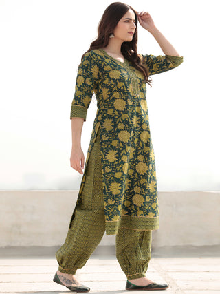 Zohra Nasreen - Set of Straight Kurta Salwar & Dupatta - KS50B2520D