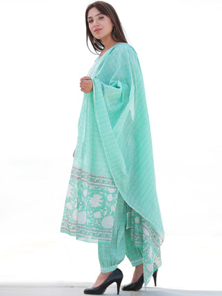 Nayab Nazmil - Set of Kurta Salwar Pants & Dupatta - KS50E2550D