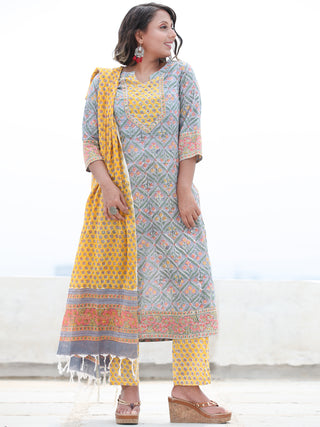 Jashn Sahana - Set of Kurta Pants & Dupatta - KS60Y2496D