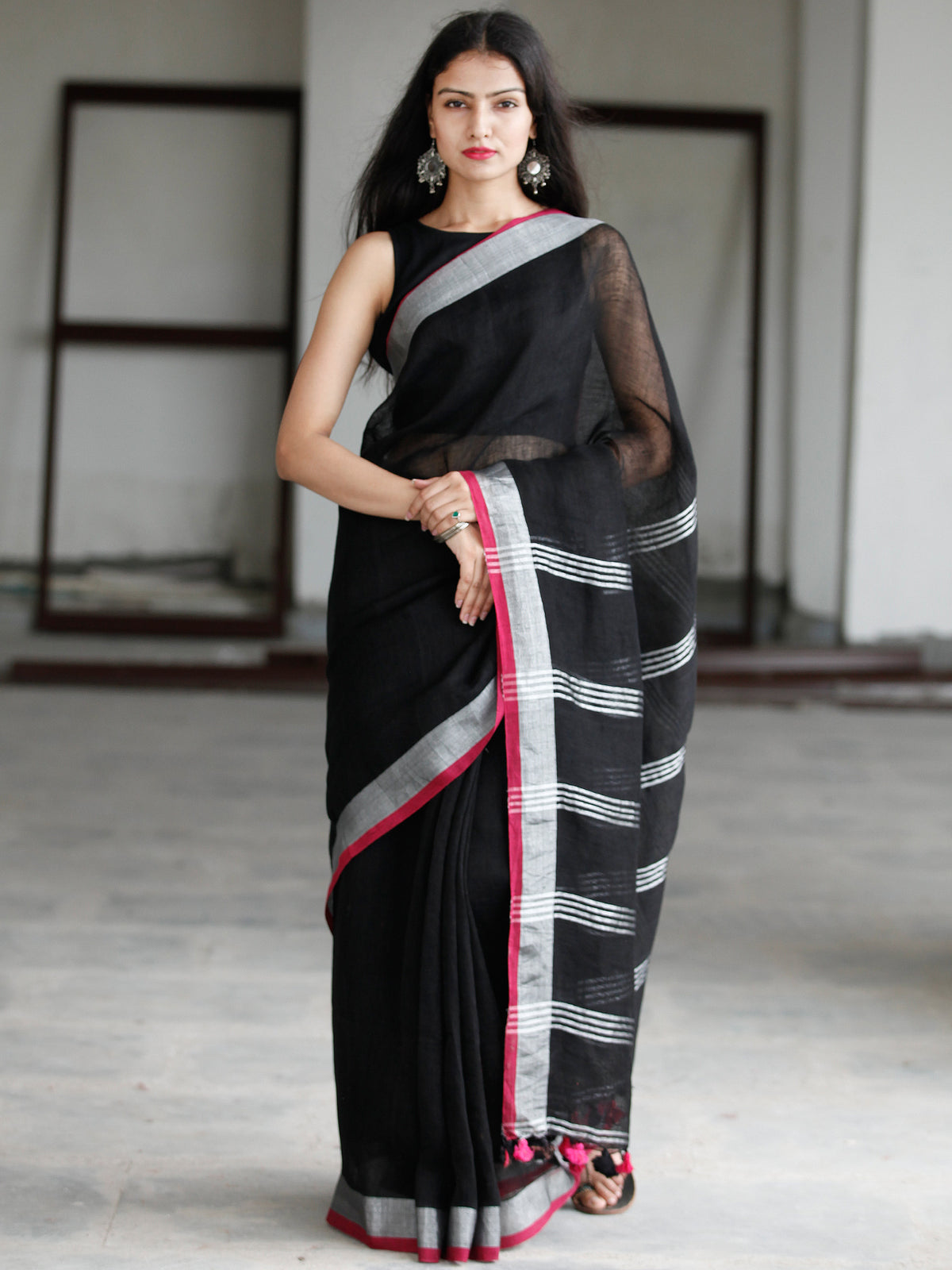 インドサリー　手織り　saree jamdani  sale Striking Red Golden Handwoven Cotton Linen Jamdani Saree