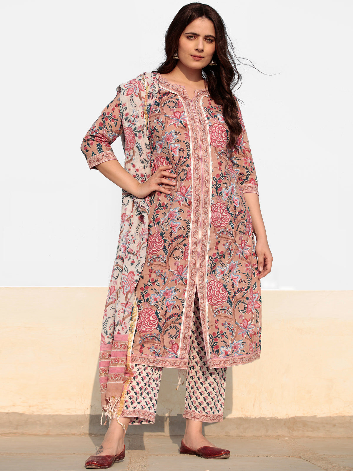 Zohra Anjum - Set of Straight Kurta Pants & Dupatta - KS78E2515D