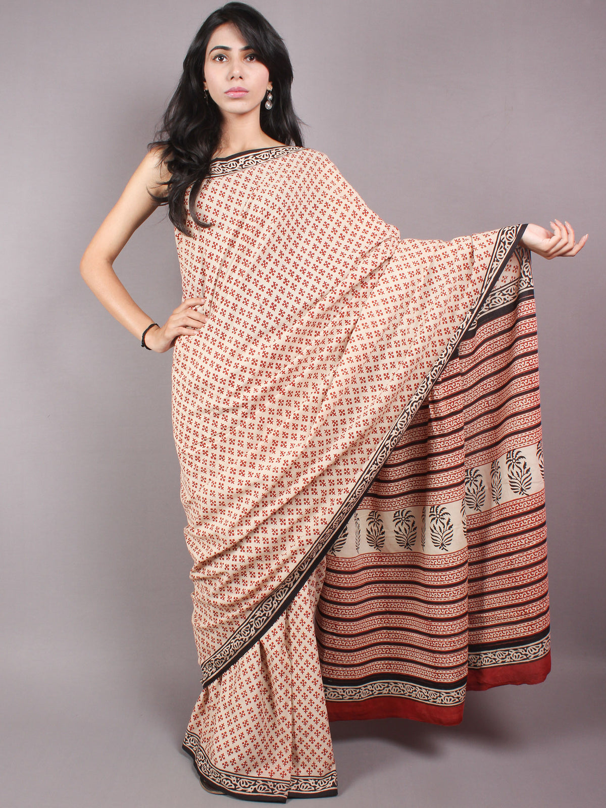 Beige Red Black Cotton Hand Block Bagru Printed Saree - S03170353