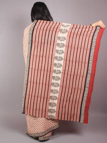 Beige Red Black Cotton Hand Block Bagru Printed Saree - S03170353