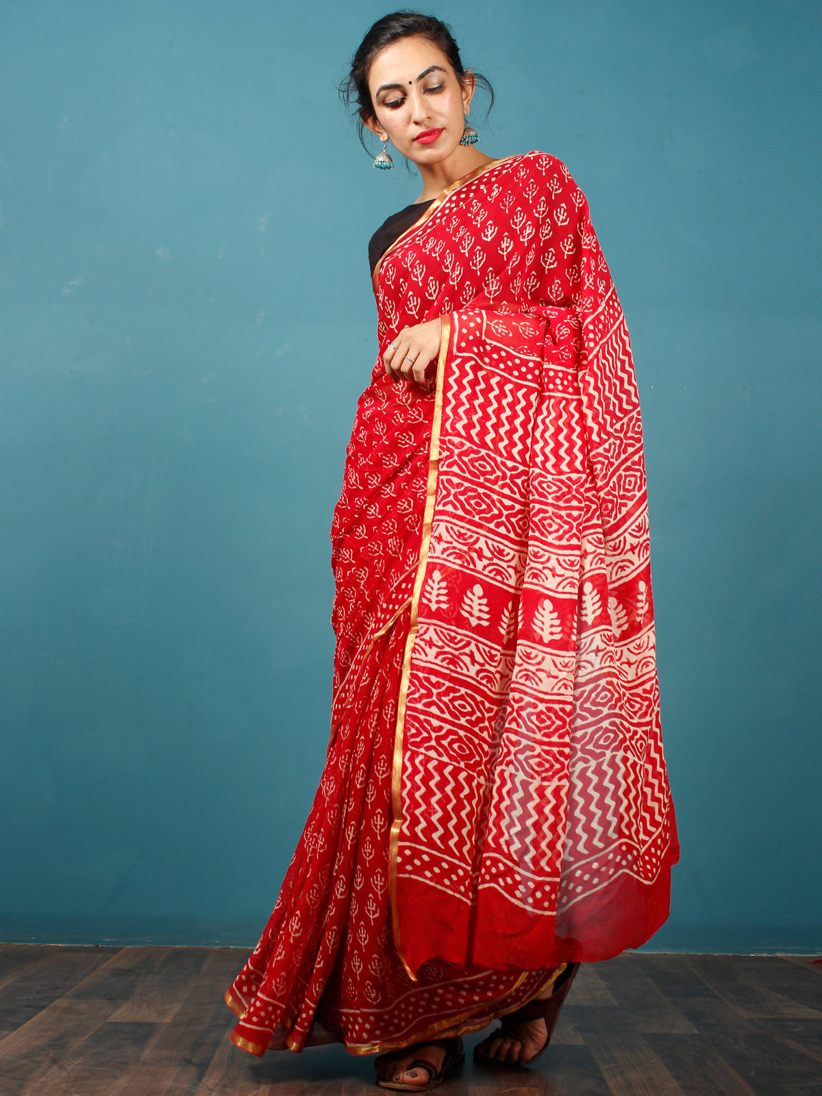 Red White Hand Block Printed Chiffon Saree with Zari Border - S031702806