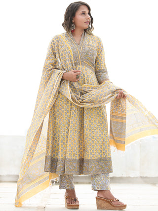 Jashn Ifat - Set of Anarkali Kurta Pant & Dupatta - KS09A2495D