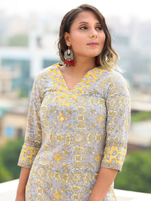 Jashn Zeba - Set of Kurta Pants & Dupatta - KS10A2495D