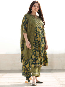 Zohra Diba - Set of Anarkali Kurta Pants & Dupatta - KS56B2520D