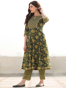 Zohra Diba - Set of Anarkali Kurta Pants & Dupatta - KS56B2520D