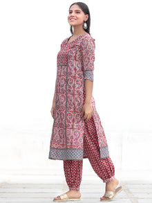Nayab Sajoon - Set of Kurta Salwar Pants & Kota Doria Dupatta - KS03C2569D