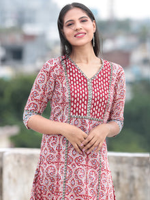 Nayab Sajoon - Set of Kurta Salwar Pants & Kota Doria Dupatta - KS03C2569D
