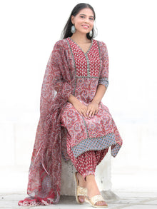 Nayab Sajoon - Set of Kurta Salwar Pants & Kota Doria Dupatta - KS03C2569D