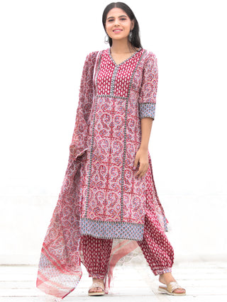 Nayab Sajoon - Set of Kurta Salwar Pants & Kota Doria Dupatta - KS03C2569D