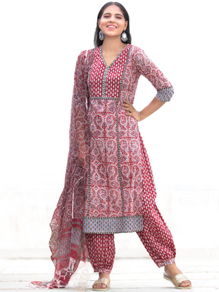 Nayab Sajoon - Set of Kurta Salwar Pants & Kota Doria Dupatta - KS03C2569D