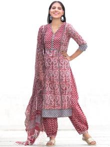 Nayab Sajoon - Set of Kurta Salwar Pants & Kota Doria Dupatta - KS03C2569D