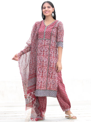Nayab Sajoon - Set of Kurta Salwar Pants & Kota Doria Dupatta - KS03C2569D