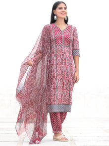 Nayab Sajoon - Set of Kurta Salwar Pants & Kota Doria Dupatta - KS03C2569D