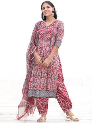 Nayab Sajoon - Set of Kurta Salwar Pants & Kota Doria Dupatta - KS03C2569D