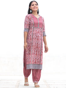 Nayab Sajoon - Set of Kurta Salwar Pants & Kota Doria Dupatta - KS03C2569D