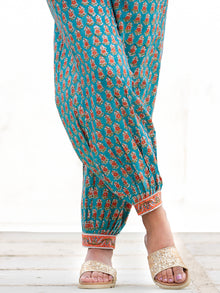 Nayab Ambar - Set of Kurta Salwar Pants & Kota Doria Dupatta - KS10A2570D