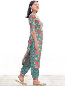 Nayab Ambar - Set of Kurta Salwar Pants & Kota Doria Dupatta - KS10A2570D