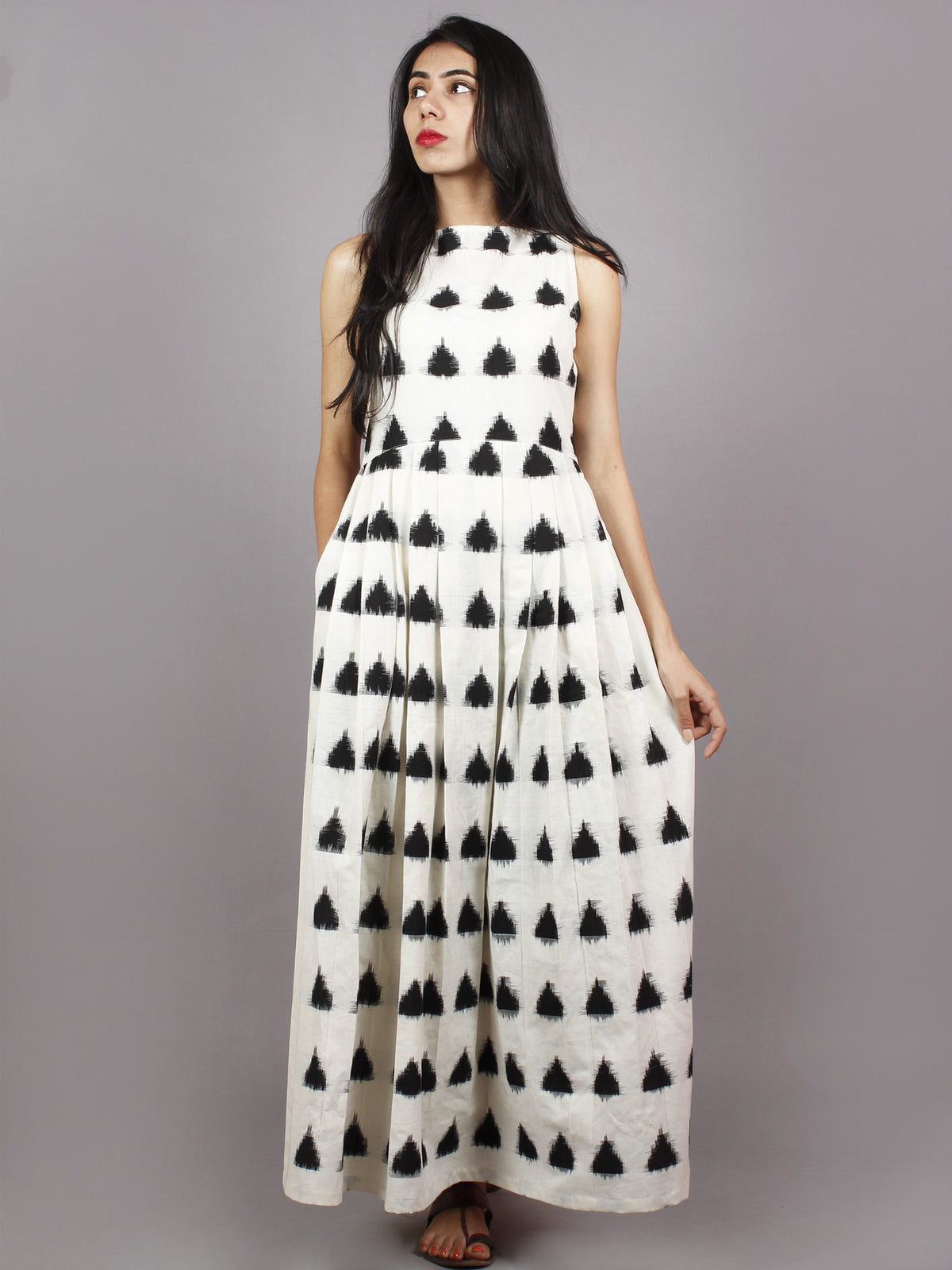 Ivory Black Long Sleeveless Handwoven Double Ikat Dress With Knife Pleats & Side Pockets - D3265503