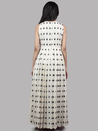 Ivory Black Long Sleeveless Handwoven Double Ikat Dress With Knife Pleats & Side Pockets - D3266104