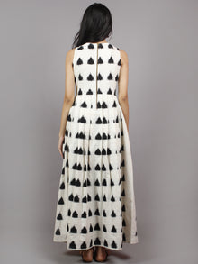 Ivory Black Long Sleeveless Handwoven Double Ikat Dress With Knife Pleats & Side Pockets - D3265503