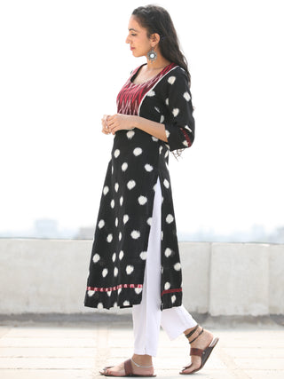 Tagai Soojan- Set of Ikat Kurta & Pants  - KS60H851