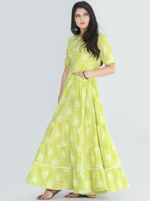 Nazmil - Green Bandhani Printed Tier Long Dress With Weld Pockets - D408F2206