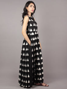 Black Ivory Long Sleeveless Handwoven Double Ikat Dress With Knife Pleats & Side Pockets - D32F828