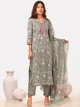 Fiza Pari Set Of Straight Kurta Pant Dupatta
