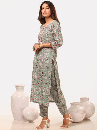 Fiza Pari Set Of Straight Kurta Pant Dupatta