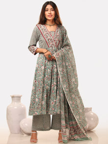 Fiza Utsav Set Of A Line Kurta Pant Dupatta