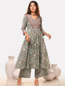 Fiza Utsav Set Of A Line Kurta Pant Dupatta