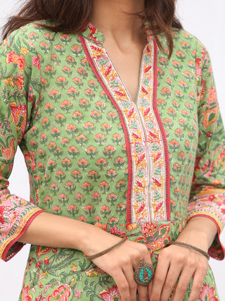 Harit Aisha Kurta
