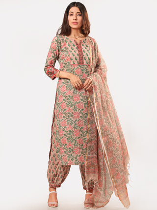 Fiza Manal Set Of Straight Kurta Salwar Pants Dupatta