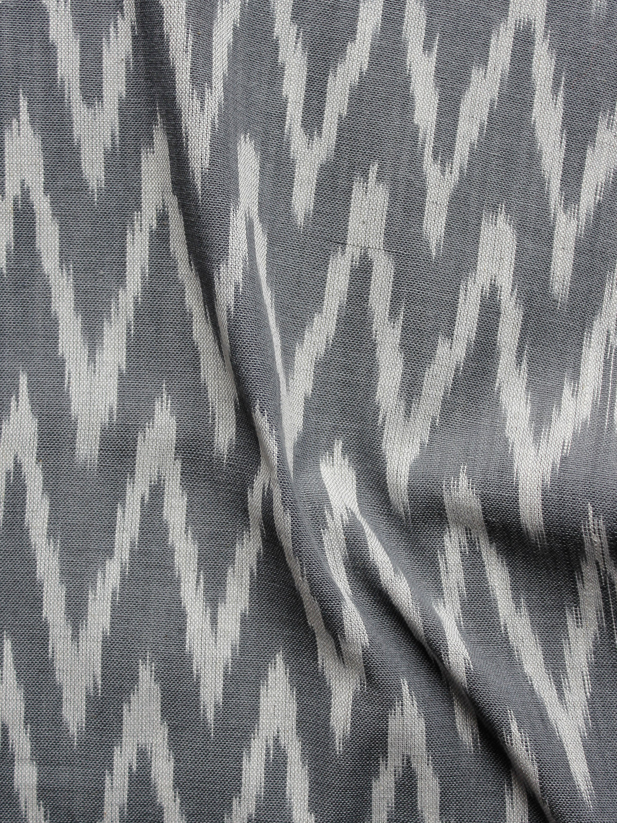 Grey Ivory Pochampally Hand Woven Ikat Fabric Per Meter - F002F951