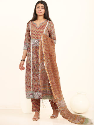 Jashn Neha Set Of Kurta Pants Kota Doria Dupatta