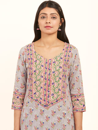 Jashn Lekha Set Of Kurta Salwar Pants Dupatta