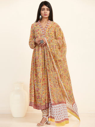 Jashn Riya Set Of Flared Kurta Pants Dupatta