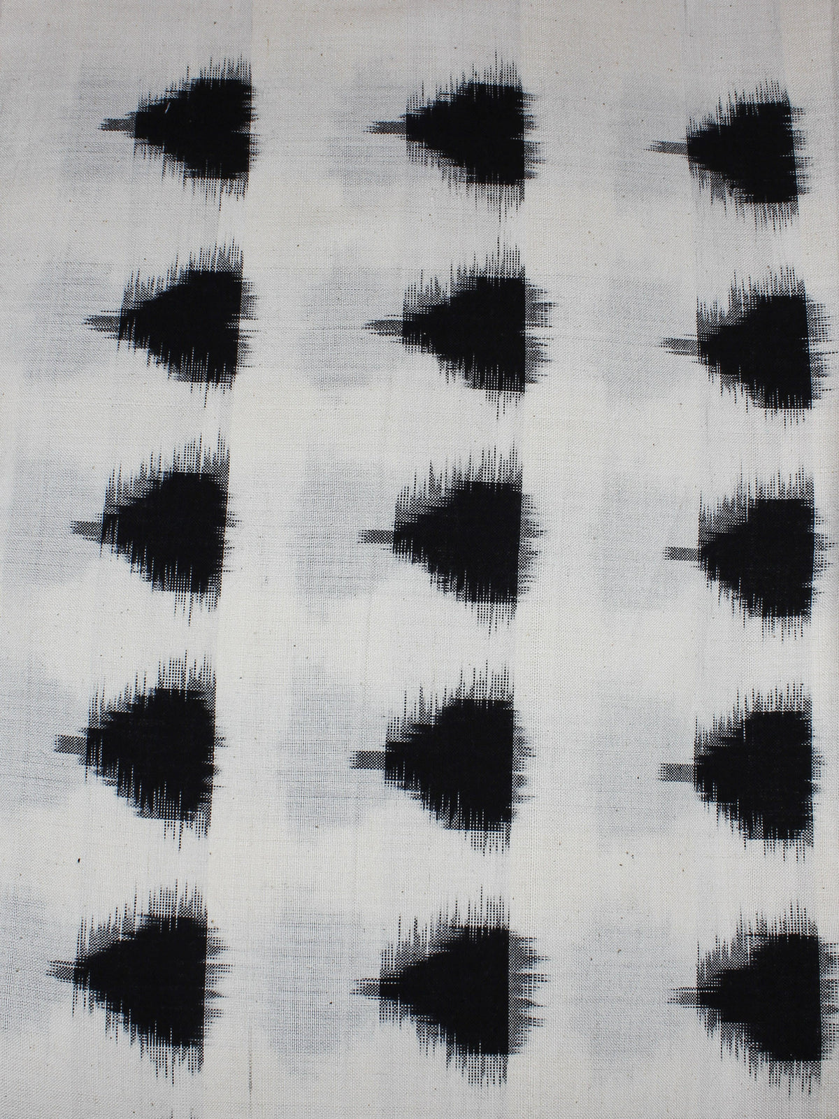 White Black Pochampally Hand Weaved Double Ikat Traingular Fabric Per Meter - F0916655