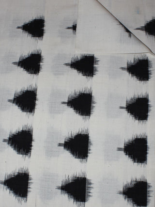 White Black Pochampally Hand Weaved Double Ikat Traingular Fabric Per Meter - F0916655