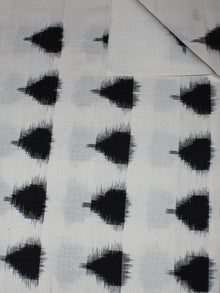 White Black Pochampally Hand Weaved Double Ikat Traingular Fabric Per Meter - F0916655
