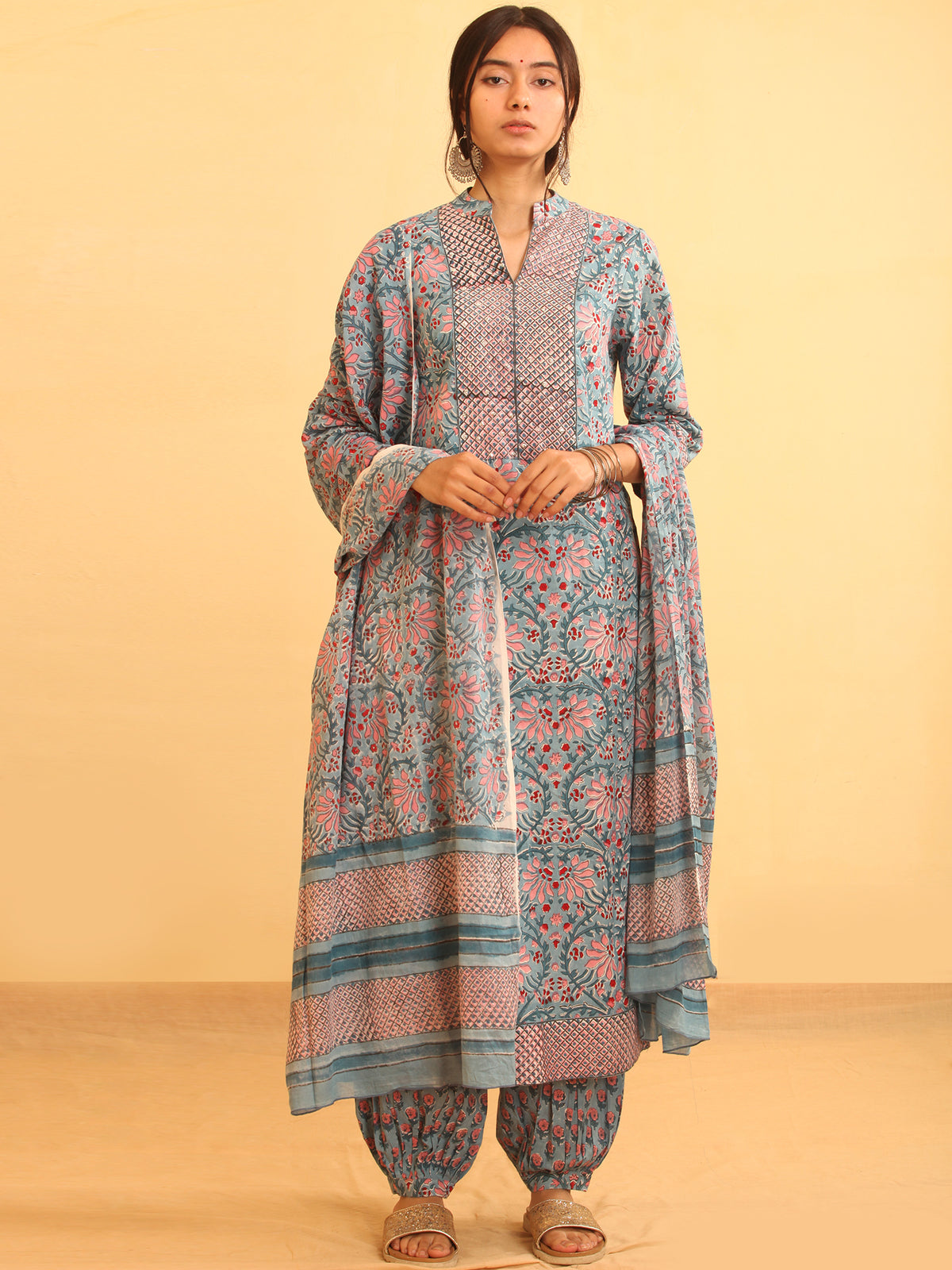 Utsav Sajoon - Kurta Salwar Pants & Dupatta - KS26A2577D