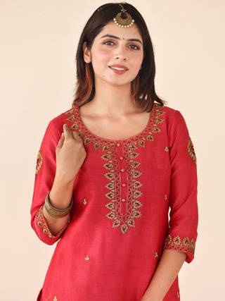 Utsav Resham Set Of Silk Kurta Pants Dupatta
