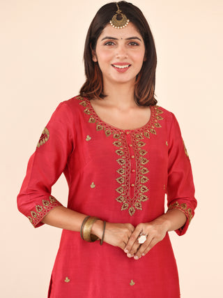 Utsav Resham Set Of Silk Kurta Pants Dupatta