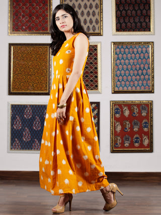 Mustard Ivory Long Sleeveless Ikat Knife Pleated Dress With Side Pockets - D32F1458