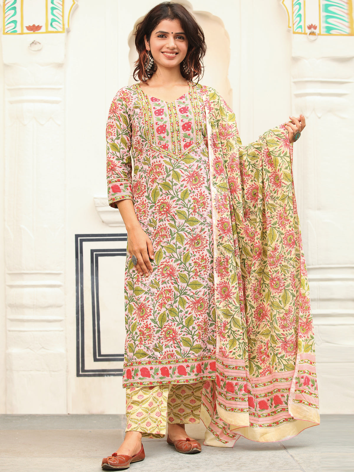 Jashn Simran Set Of Kurta Pants Dupatta