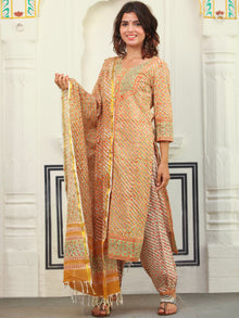 Jashn Kohinoor Set Of Kurta Salwar Pants Dupatta