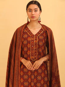 Nayab Fazeen - Set of Kurta Salwar Pants & Dupatta - KS50C2547D